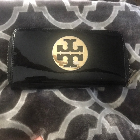 Tory Burch Handbags - Tory Burch black & gold wallet